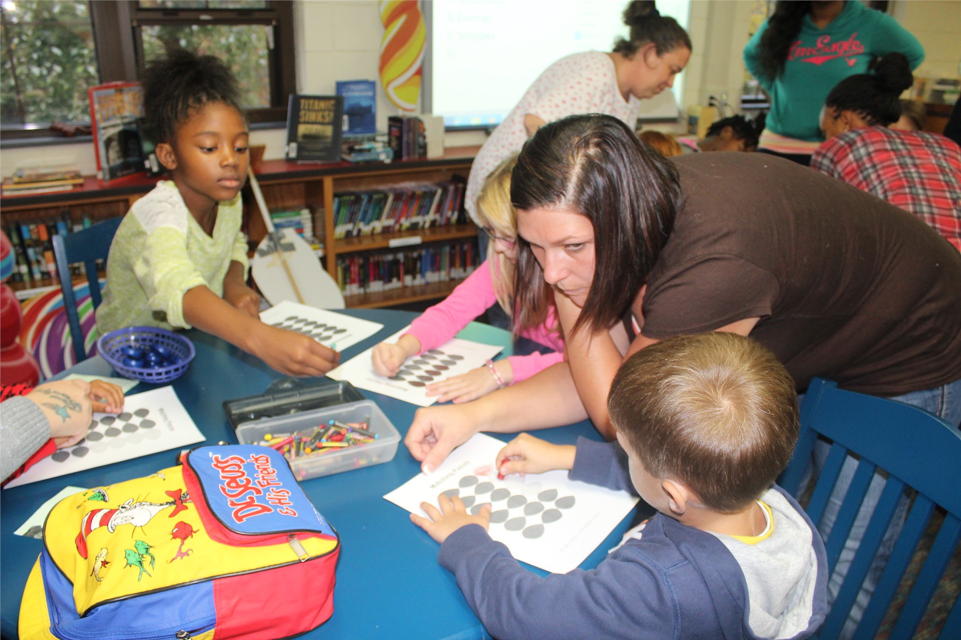 Counting and coloring the leaves correctly.