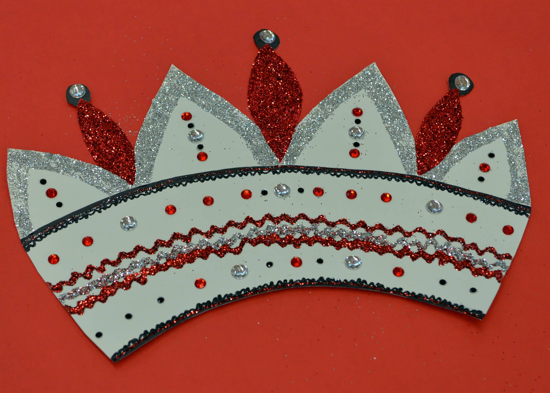 Paper queen crown