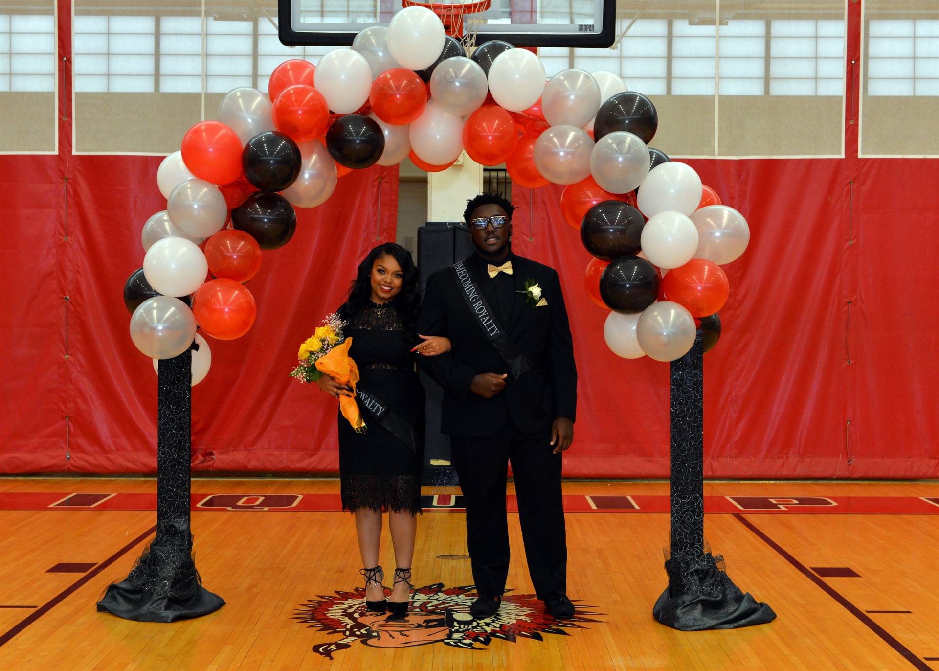 Homecoming Nyonna and Dajour balloon arch
